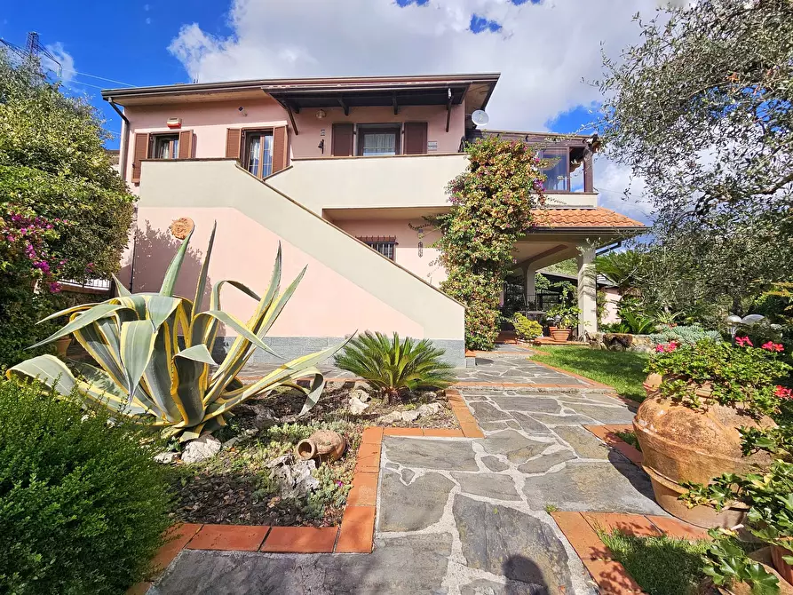 Immagine 2 di Villetta a schiera in vendita  in Via Porredo 152 a Fosdinovo