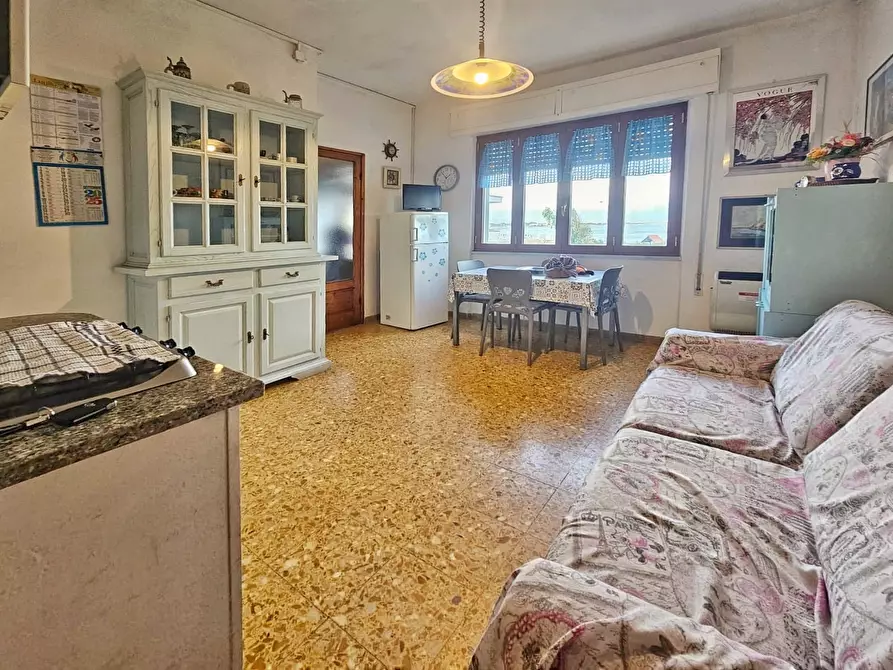 Immagine 8 di Bilocale in vendita  in Via P. Ratti 32 a Ameglia