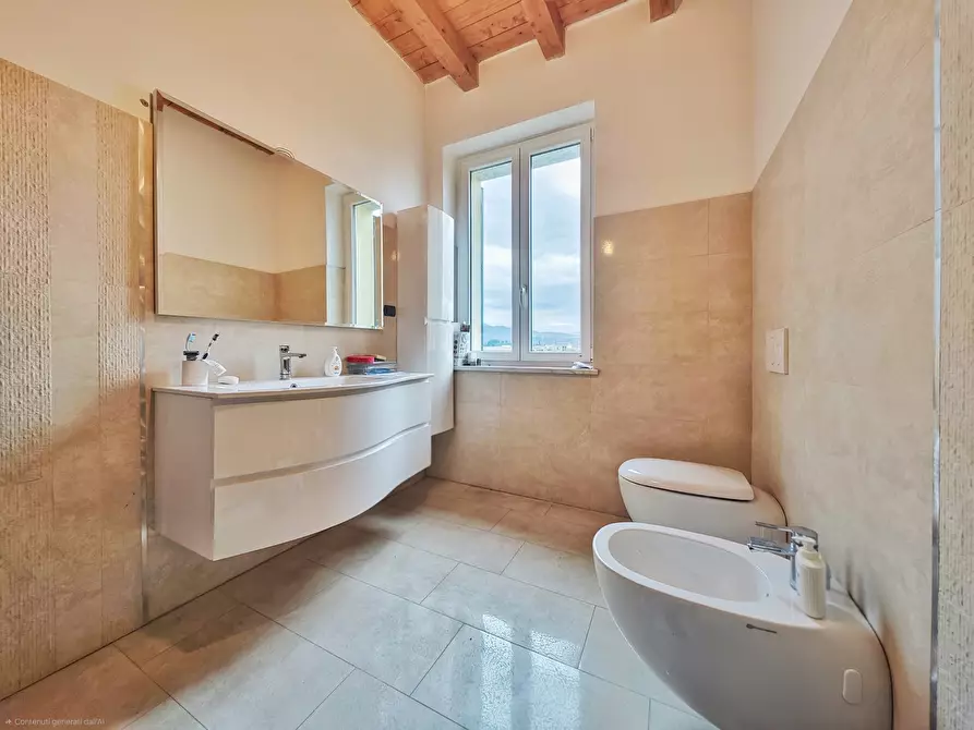 Immagine 23 di Quadrilocale in vendita  in Via Cisa 95 a Sarzana