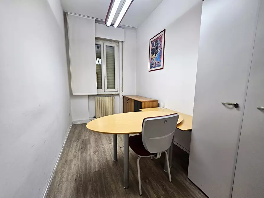 Immagine 12 di Pentalocale in vendita  a Sarzana