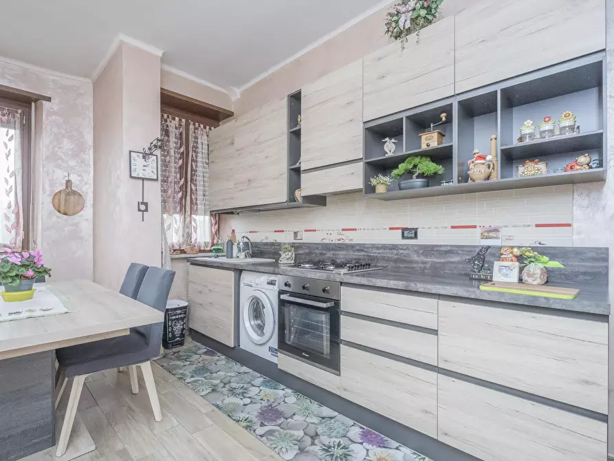 Immagine 12 di Trilocale in vendita  in Largo Borgaro 42 a Torino