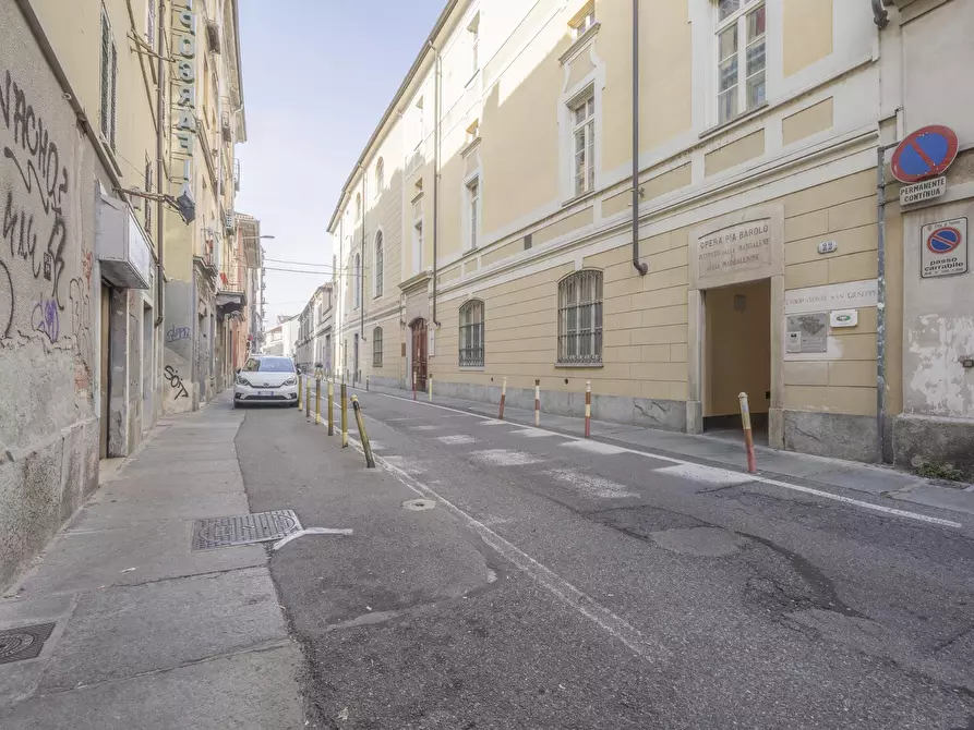 Immagine 2 di Bilocale in vendita  in Via San Giuseppe Benedetto Cottolengo 19 a Torino