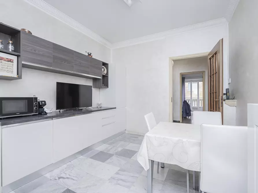 Immagine 11 di Trilocale in vendita  in Via Aosta 60 a Torino