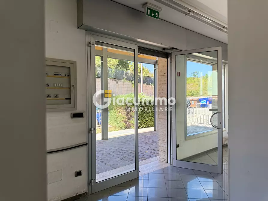 Immagine 11 di Locale commerciale in affitto  in Via Parigi 44-46 a Potenza