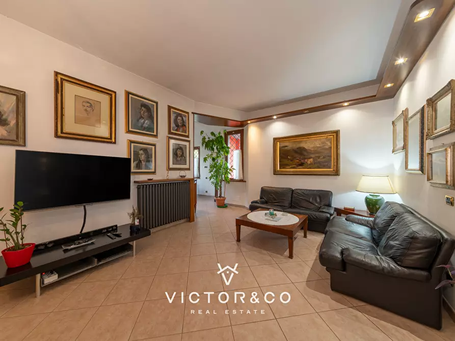 Immagine 14 di Villa in vendita  in Viale Parco Mazza sn a Oleggio