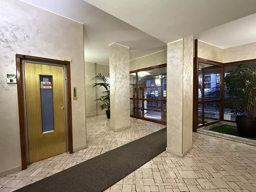 Immagine 101 di Pentalocale in vendita  in Via Roberto Moroni 7A a Sesto San Giovanni