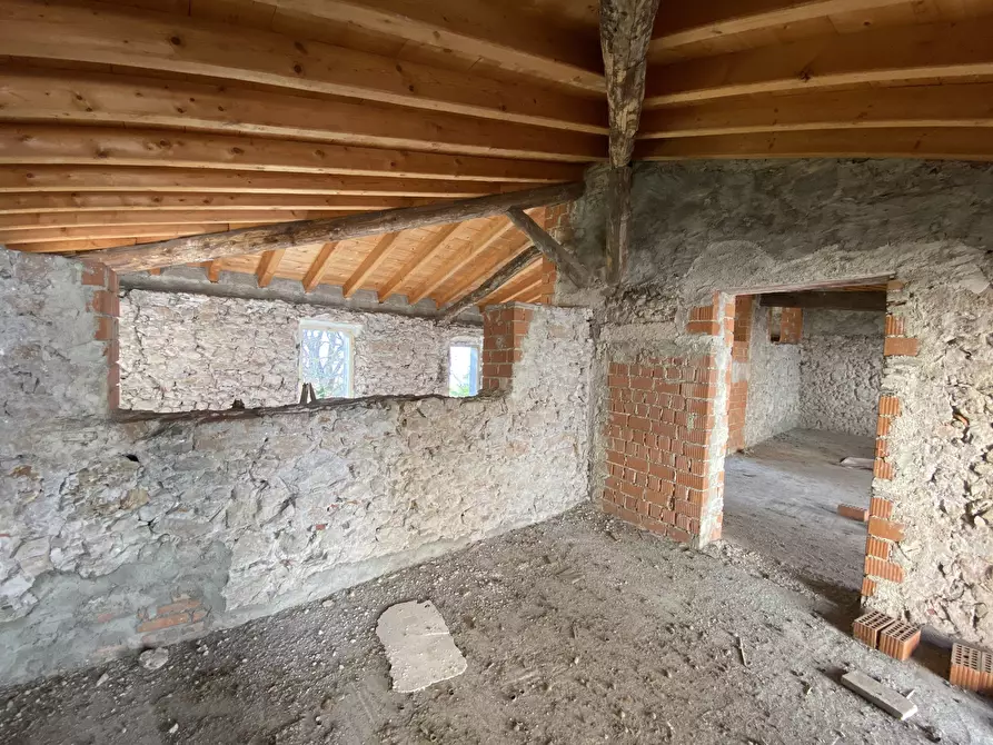 Immagine 30 di Rustico / casale in vendita  in Via Montini a Preseglie