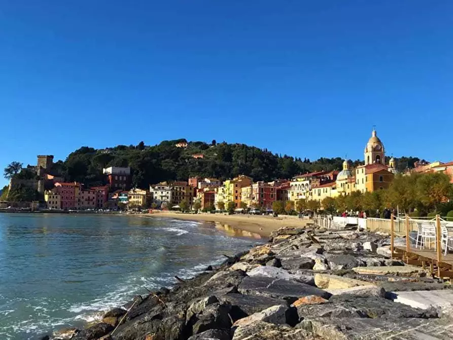 Immagine 9 di Trilocale in affitto  a La Spezia