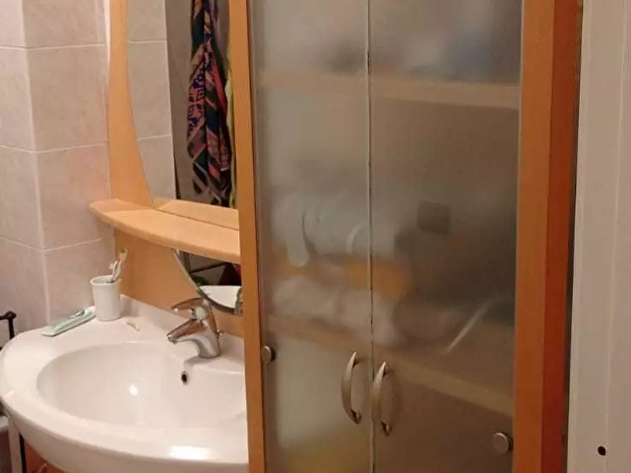 Immagine 15 di Trilocale in affitto  a Massa