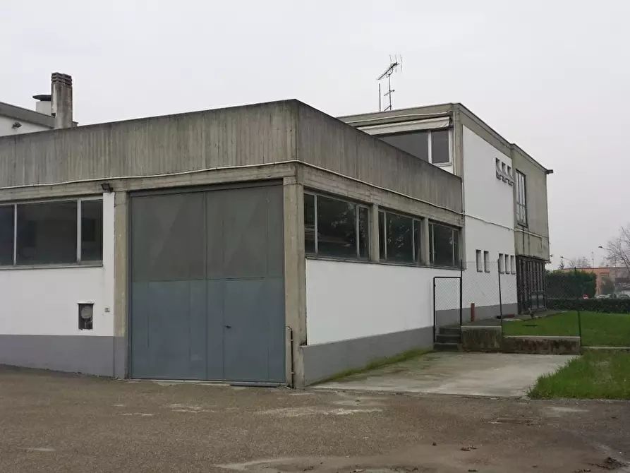 Immagine 15 di Attività artigianale in vendita  a Collecchio