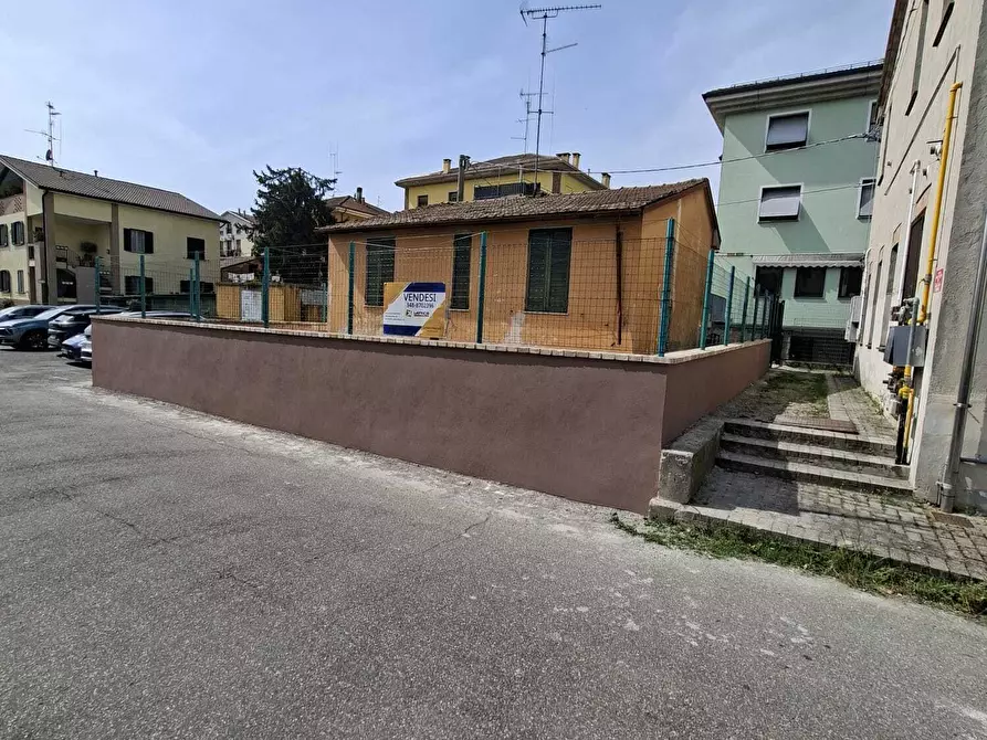 Immagine 2 di Casa indipendente in vendita  a Medesano