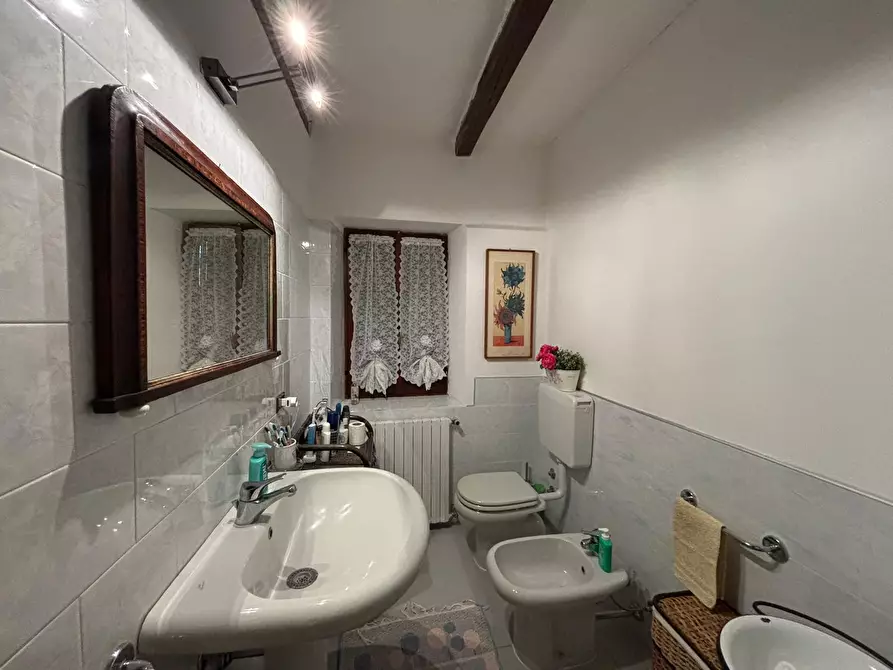 Immagine 35 di Porzione di casa in vendita  a Varano De' Melegari