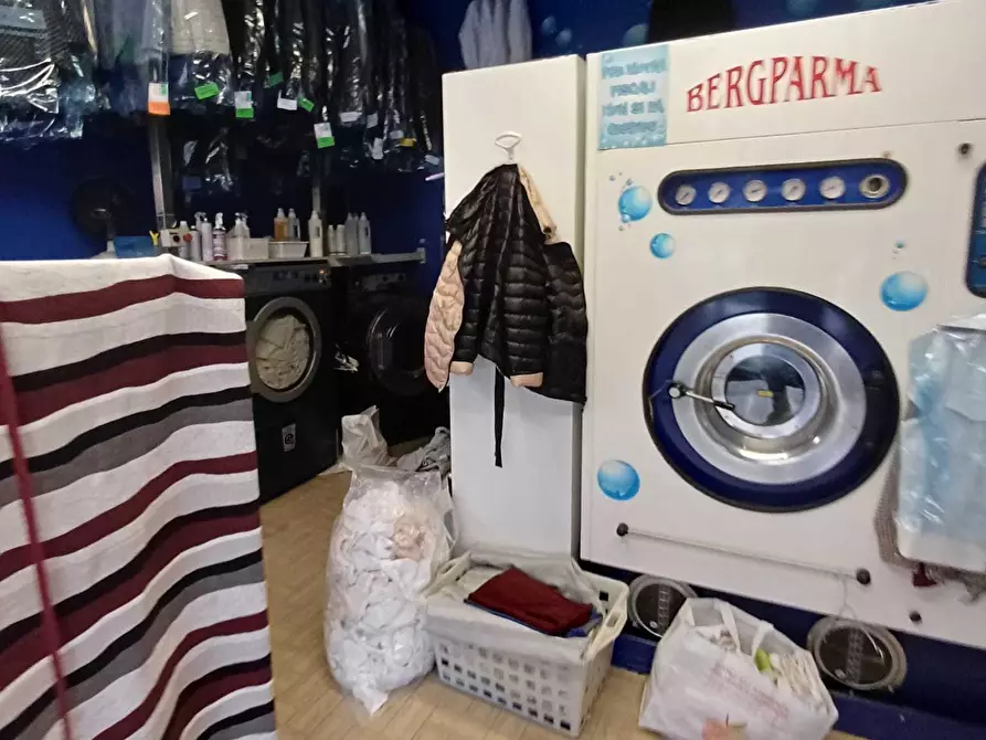 Immagine 10 di Attività commerciale in vendita  a Varano De' Melegari