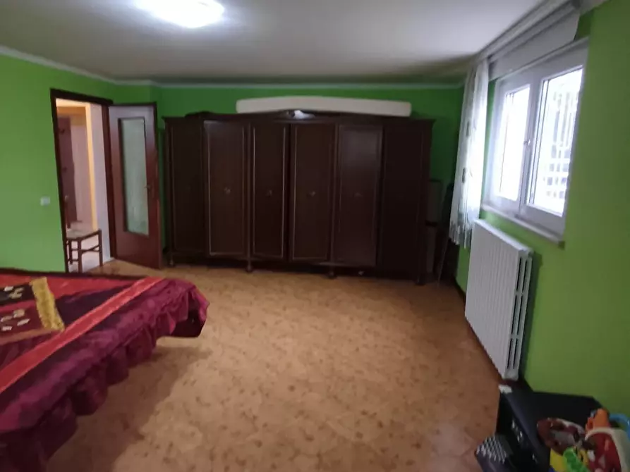 Immagine 15 di Bilocale in vendita  a Medesano