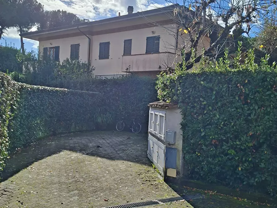 Immagine 3 di Quadrilocale in vendita  a Massa