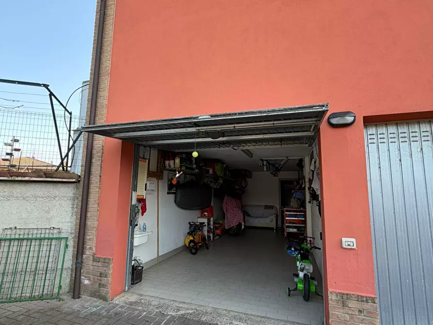 Immagine 22 di Quadrilocale in vendita  a Varano De' Melegari