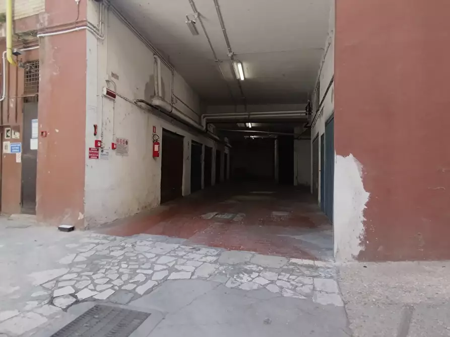 Immagine 17 di Garage in vendita  in via jaopo da lentini a Pomezia