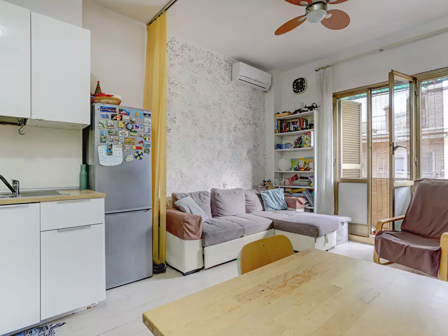 Immagine 8 di Bilocale in vendita  in VIA TUSCOLANA 1000 a Roma