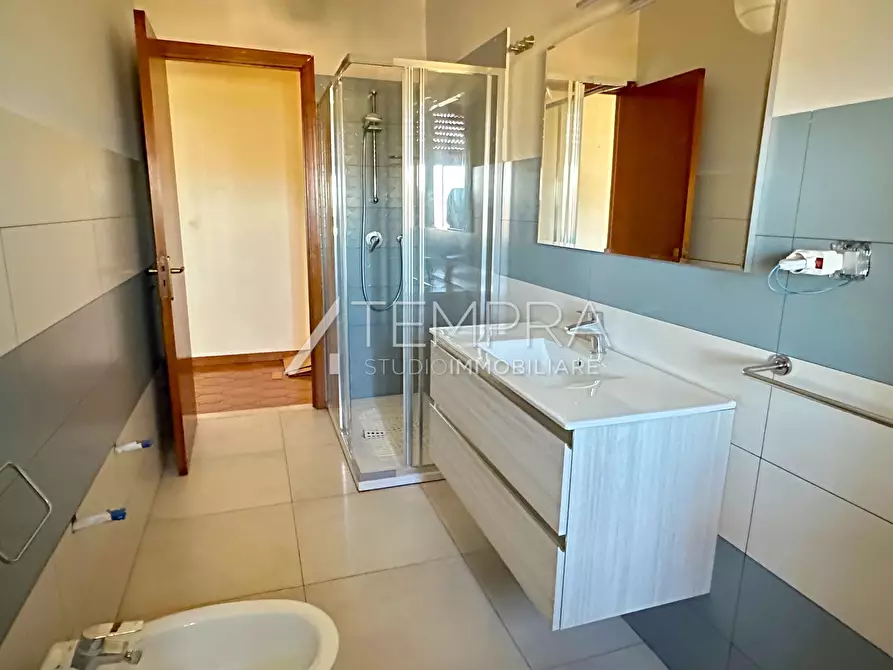 Immagine 9 di Appartamento in vendita  a Adrano