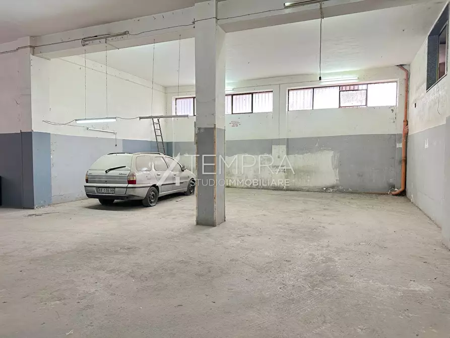 Immagine 9 di Attività artigianale in affitto  in Via dei Fiori a Biancavilla