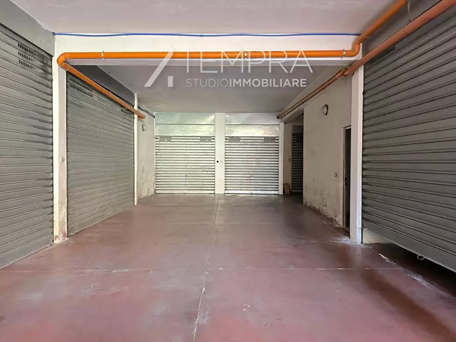Immagine 30 di Appartamento in vendita  in Via Paolo VI a Adrano