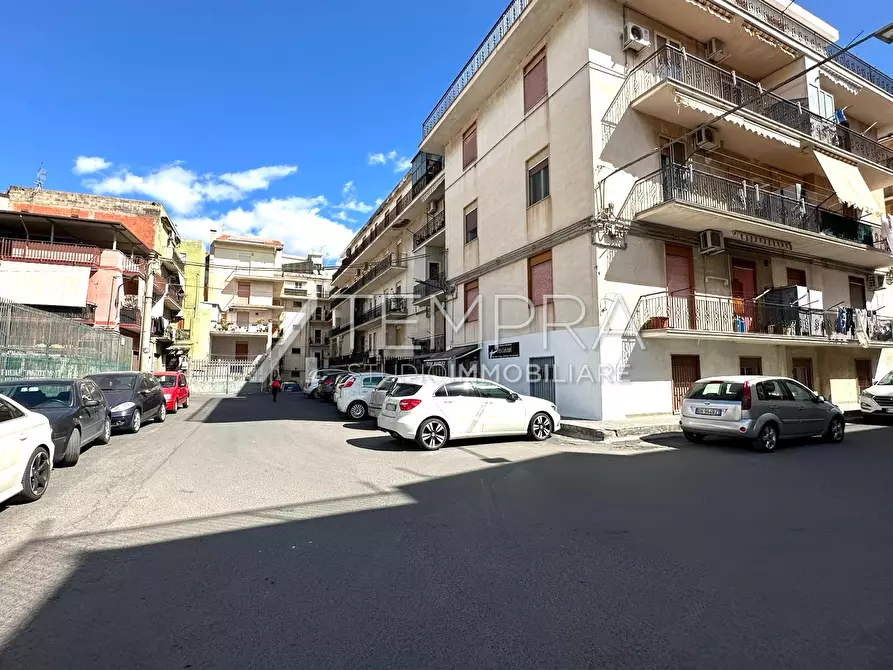 Immagine 36 di Appartamento in vendita  in Via Catanzaro a Adrano