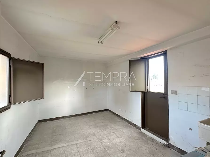 Immagine 21 di Casa indipendente in vendita  a Adrano