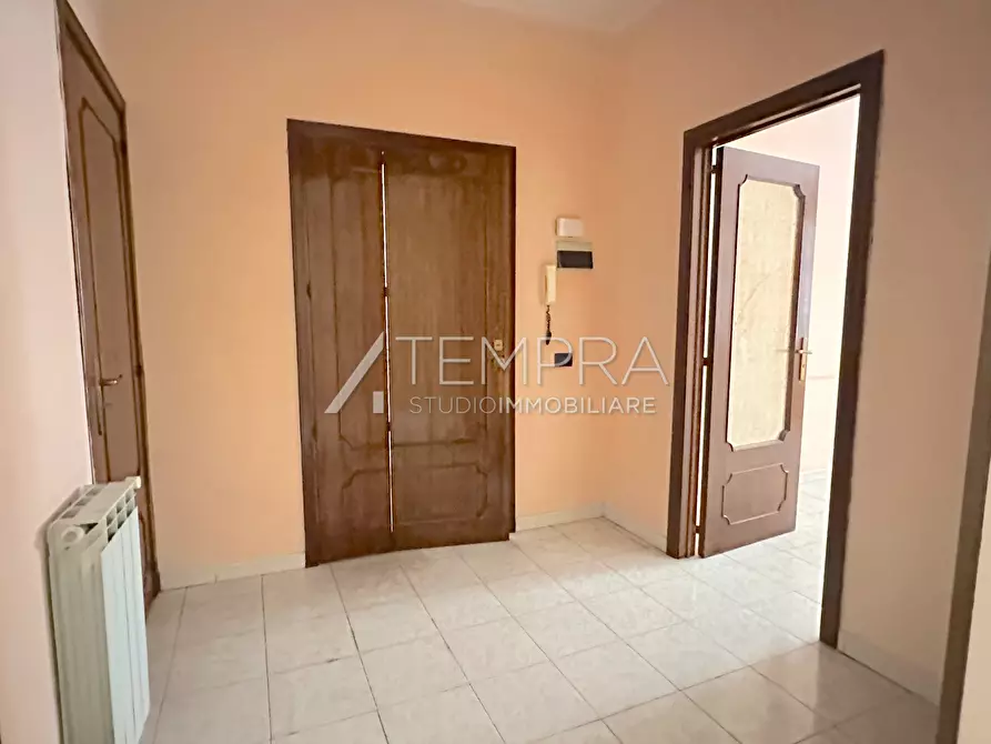 Immagine 16 di Appartamento in vendita  a Adrano