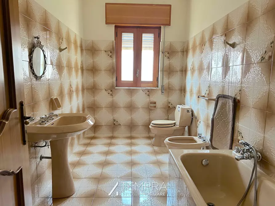 Immagine 19 di Casa indipendente in vendita  in VIA ALBERT EINSTEIN 9 a Adrano