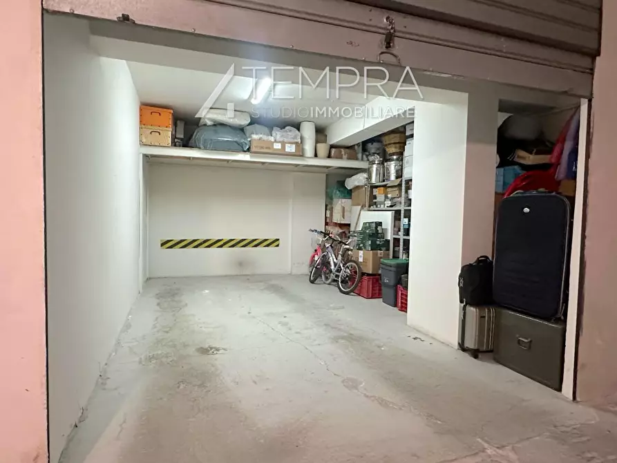Immagine 25 di Appartamento in vendita  in Via Franz Kafka a Adrano