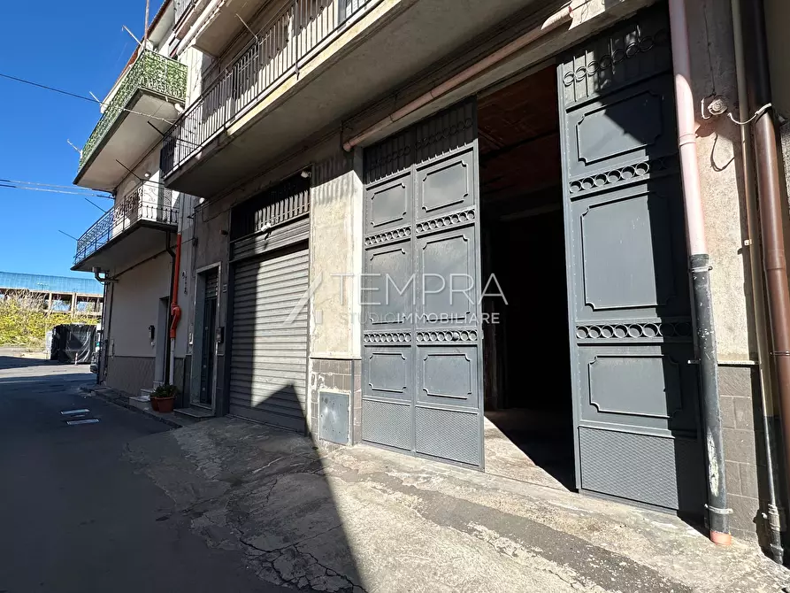 Immagine 21 di Appartamento in vendita  a Adrano