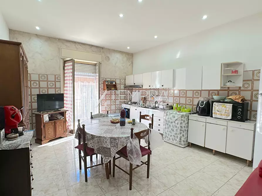 Immagine 12 di Appartamento in vendita  a Adrano