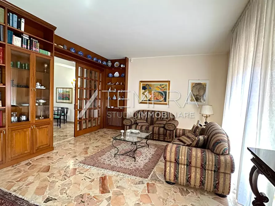 Immagine 4 di Appartamento in vendita  in Via Catanzaro a Adrano