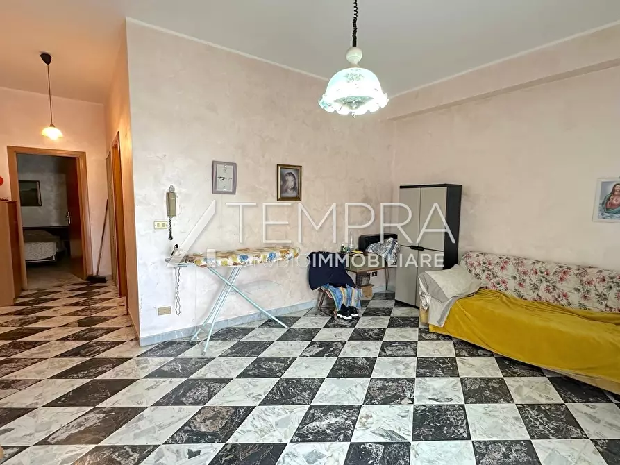 Immagine 5 di Appartamento in vendita  a Adrano