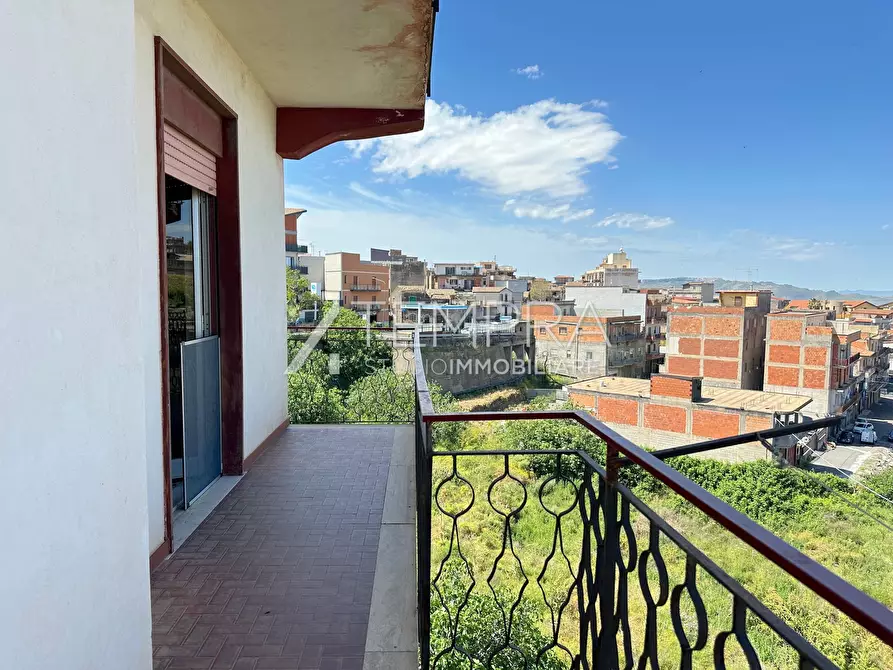 Immagine 1 di Appartamento in vendita  a Adrano