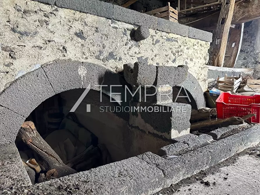 Immagine 13 di Rustico / casale in vendita  a Adrano