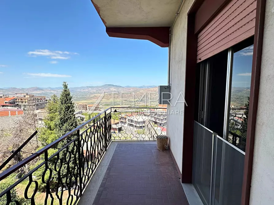 Immagine 22 di Appartamento in vendita  a Adrano