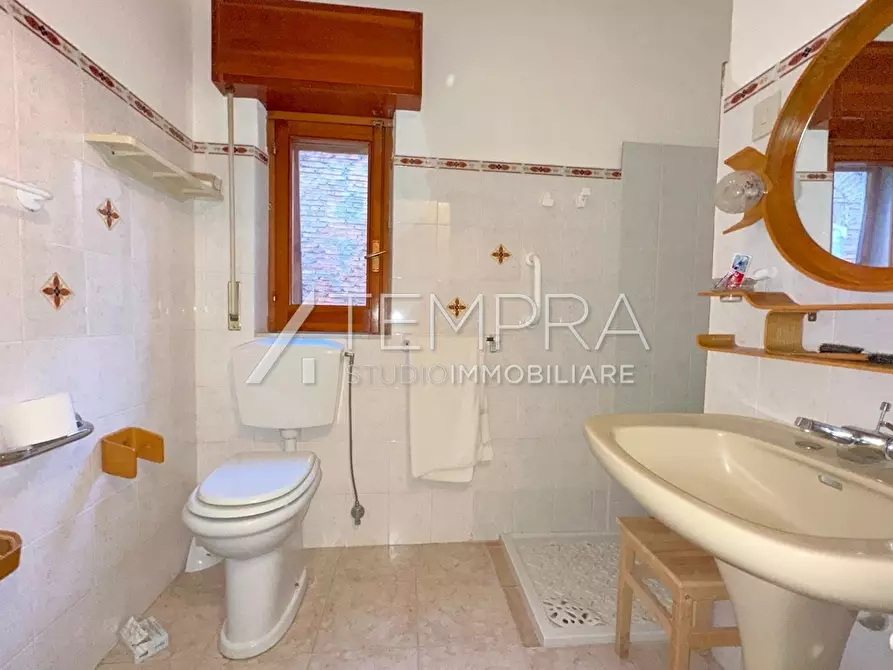 Immagine 19 di Appartamento in vendita  a Adrano