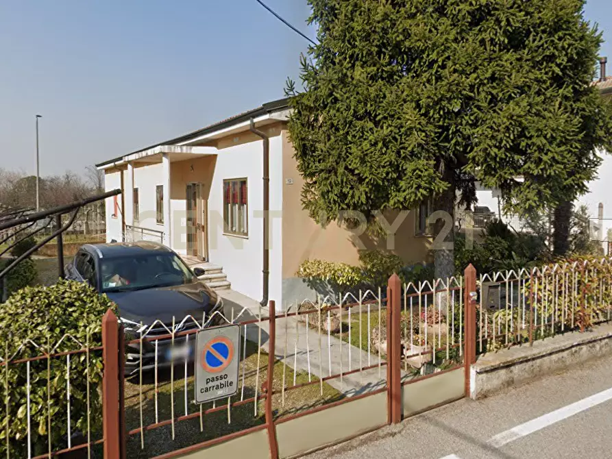 Immagine 10 di Casa indipendente in vendita  in Via Arcole 19 a Verona