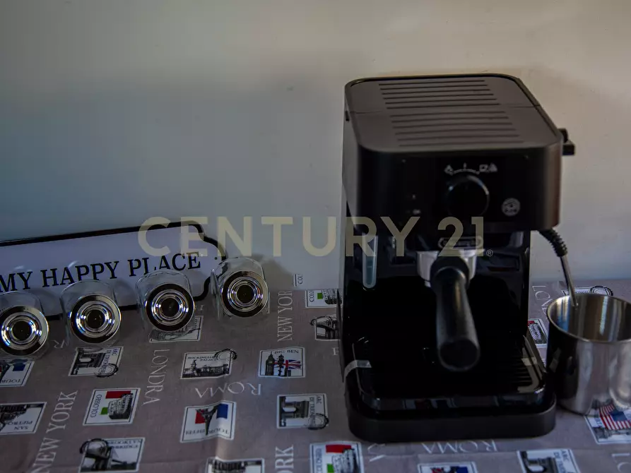 Immagine 39 di Bilocale in affitto  in Via Montecristo 10 a Roma