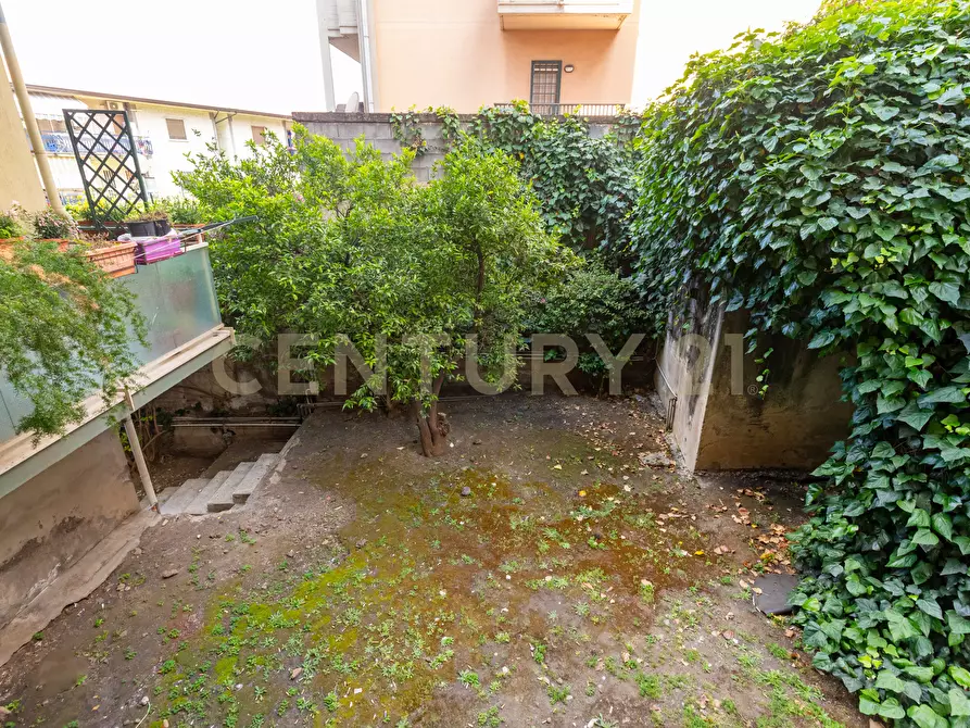 Immagine 37 di Pentalocale in vendita  in Via Convento del Carmine 5 a Tremestieri Etneo