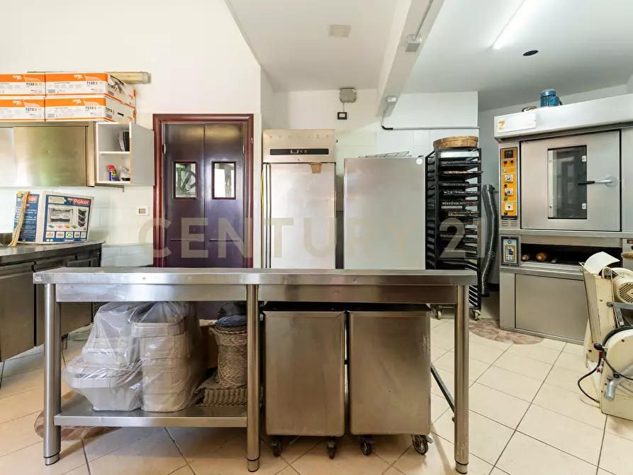 Immagine 37 di Bar / Ristorante in vendita  in Viale Papa Giovanni XXIII 46 a Camporotondo Etneo