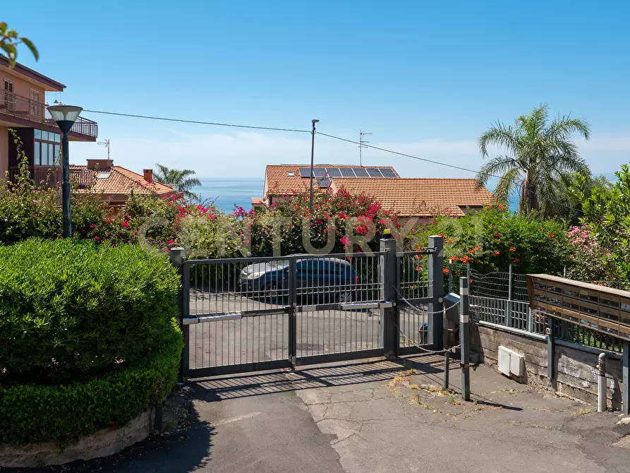 Immagine 29 di Bilocale in vendita  in Via G. M. Frontini 49 a Aci Castello