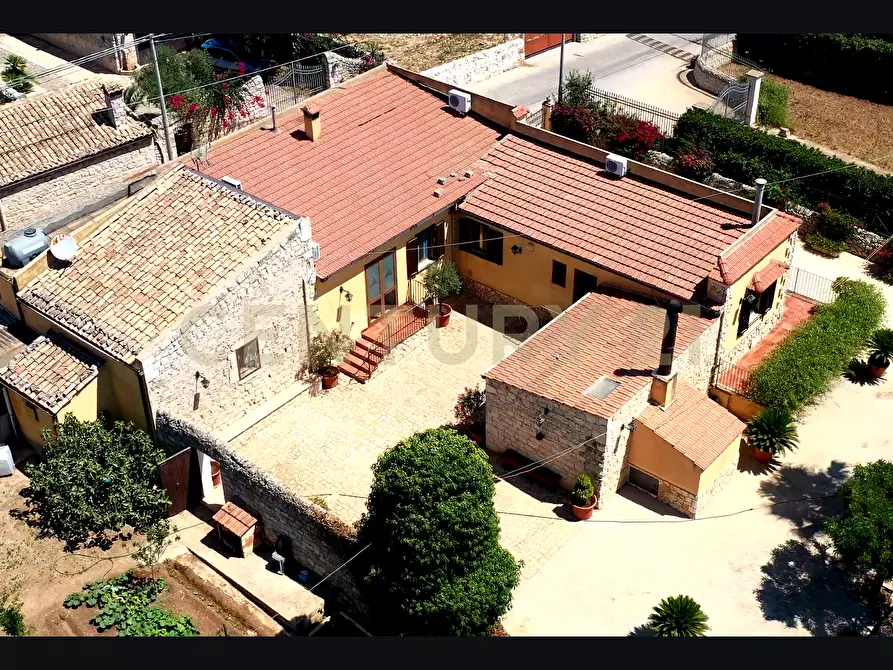 Immagine 2 di Villa in vendita  in Contrada Pirato Cava Maria 37 a Modica