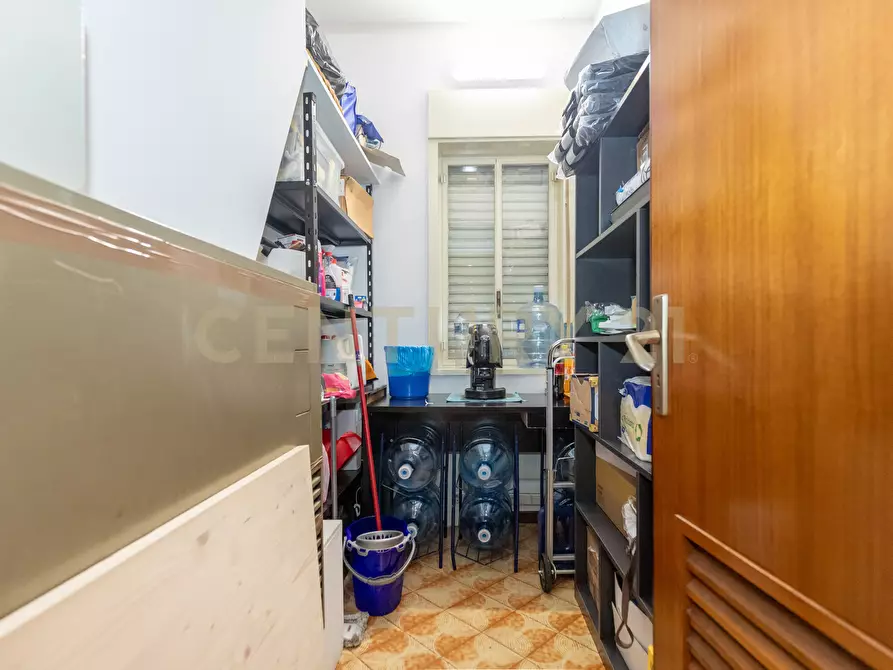 Immagine 22 di Pentalocale in vendita  in Via Grazia Deledda 2 a Catania