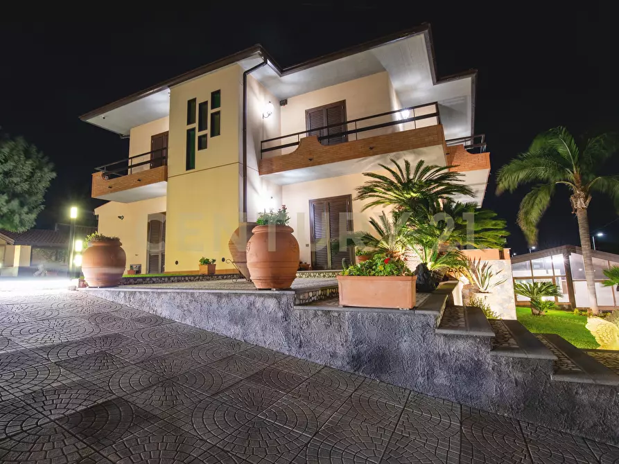 Immagine 98 di Villa in vendita  in Via Salemi 19 a Mascalucia