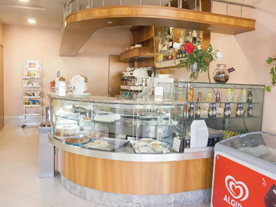 Immagine 3 di Bar / Ristorante in vendita  in Via della Batteria Nomentana 40 a Roma
