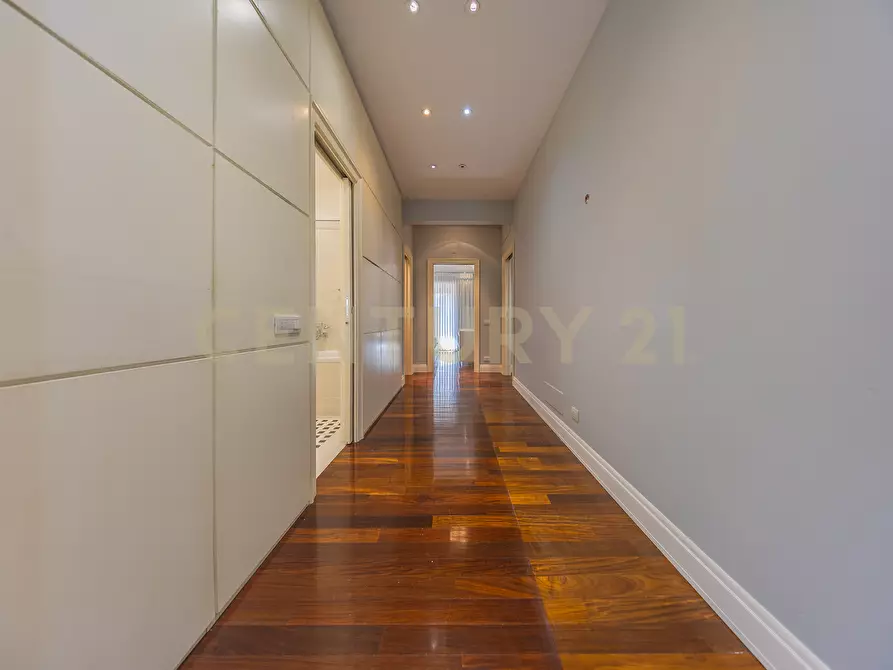 Immagine 5 di Appartamento in vendita  in Via Bevagna 68 a Roma