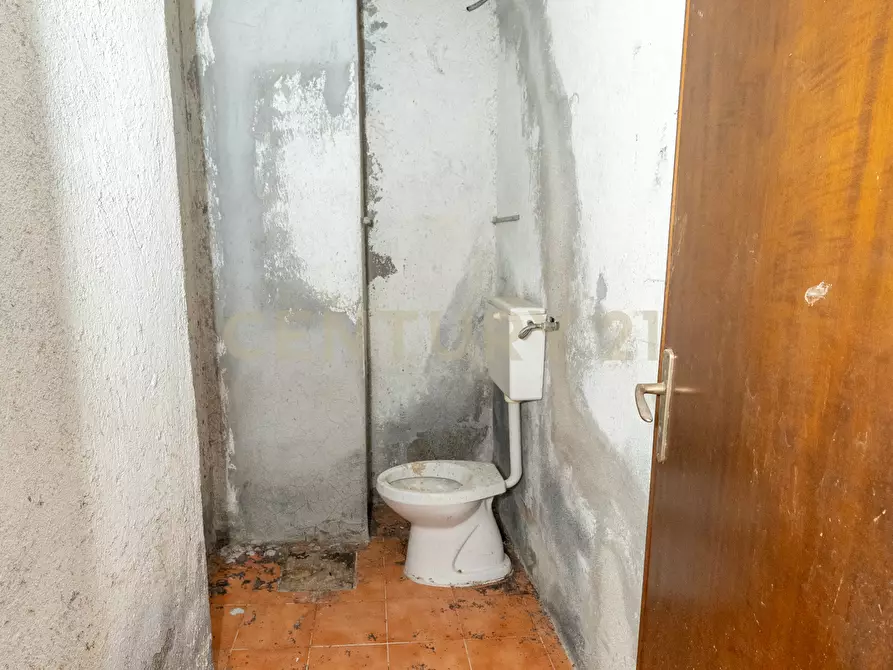 Immagine 22 di Magazzino in vendita  in Via del Bosco 407 a Catania
