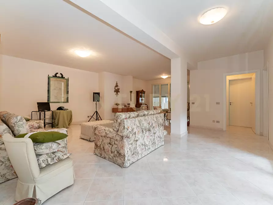 Immagine 2 di Pentalocale in vendita  in Via Archimede sn a Carlentini